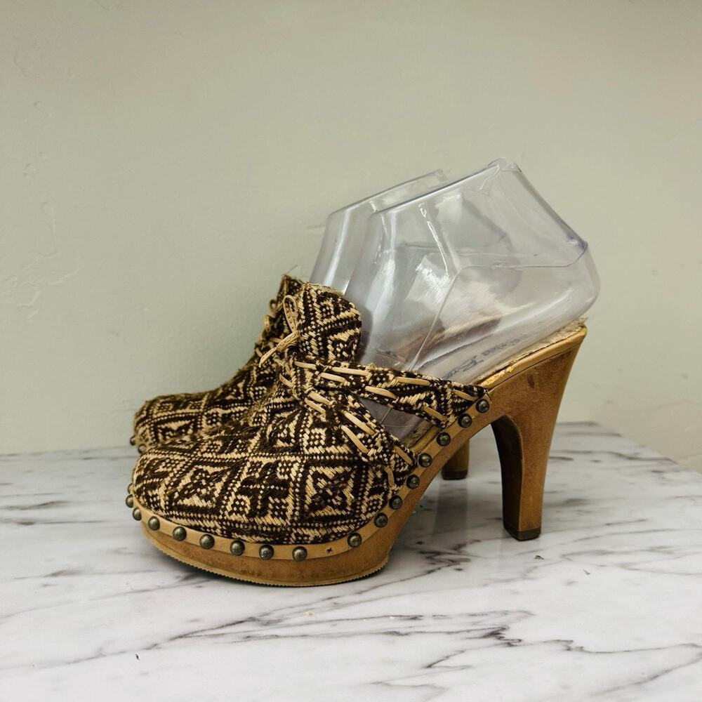 Erica Brooke Fuzzy Brown Knit Heel Clogs Women’s Size 6